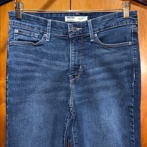 👖 Levi Strauss signature totally shaping straight jeans. Size 8 long tall.
